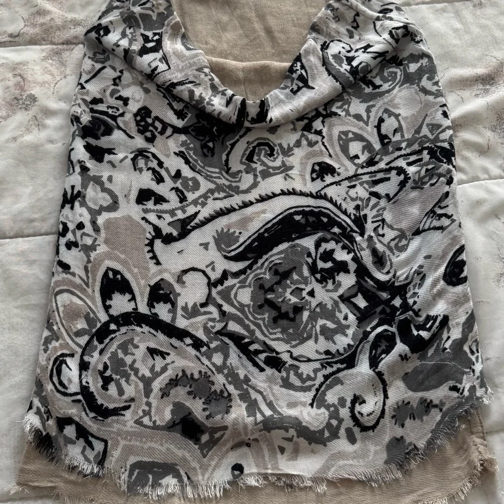 Isa & Stef Inc. floral Black and Gray lined knee length Patterned Skirt, size S